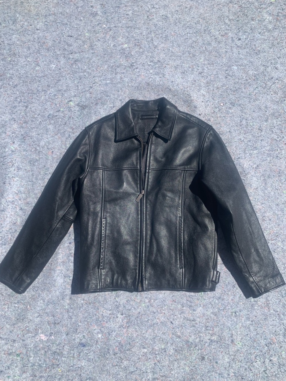 Great vintage 90s Y2K Roundtree & Yorke black leather jacket w/ biker details